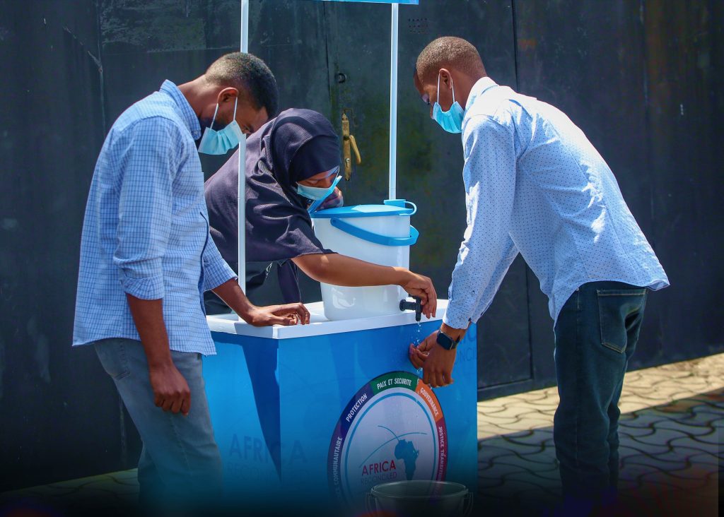 Ensemble luttons contre EBOLA